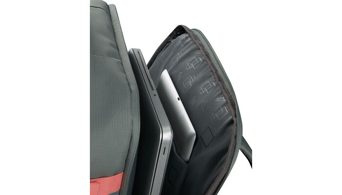 Vyhradená priehradka na notebook 15,6"