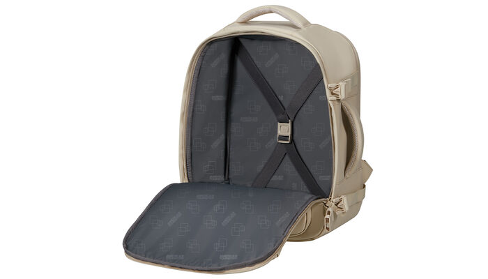 priehradka na oblečenie s krížovými popruhmi