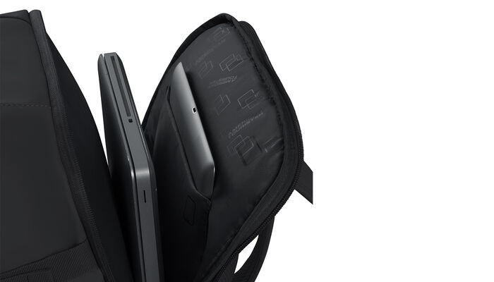 Vyhradená priehradka na notebook 15,6"