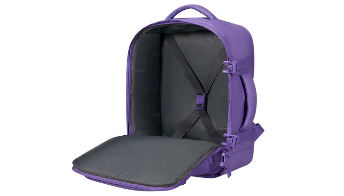 priehradka na oblečenie s krížovými popruhmi