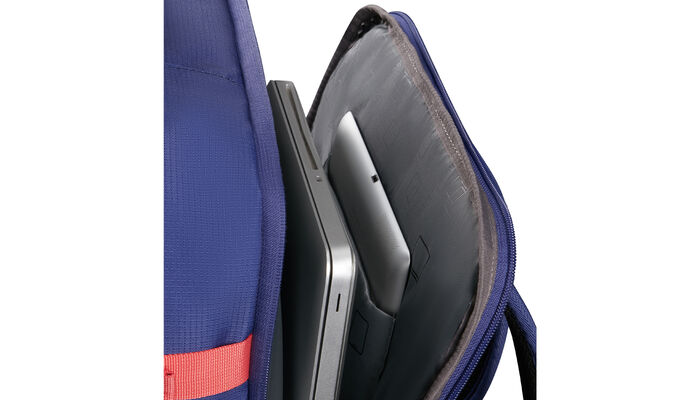 Vyhradená priehradka na notebook 15,6"