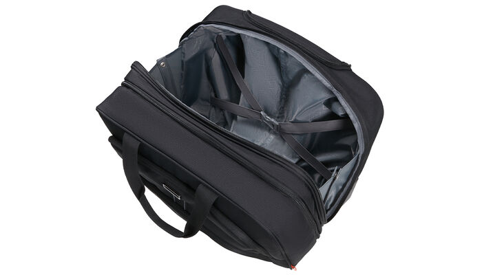 priehradka na oblečenie s krížovými popruhmi