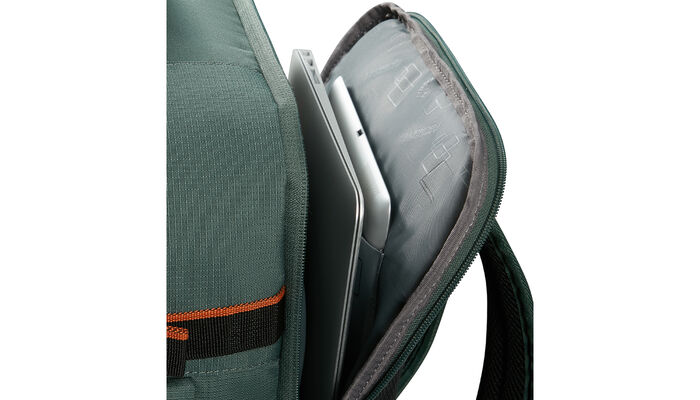 Vyhradená priehradka na notebook 15,6"