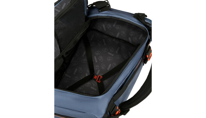 priehradka na oblečenie s krížovými popruhmi