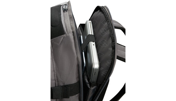 Vyhradená priehradka na notebook 15,6"