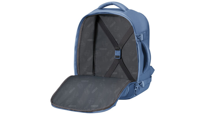 priehradka na oblečenie s krížovými popruhmi