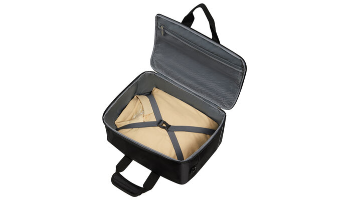 priehradka na oblečenie s krížovými popruhmi