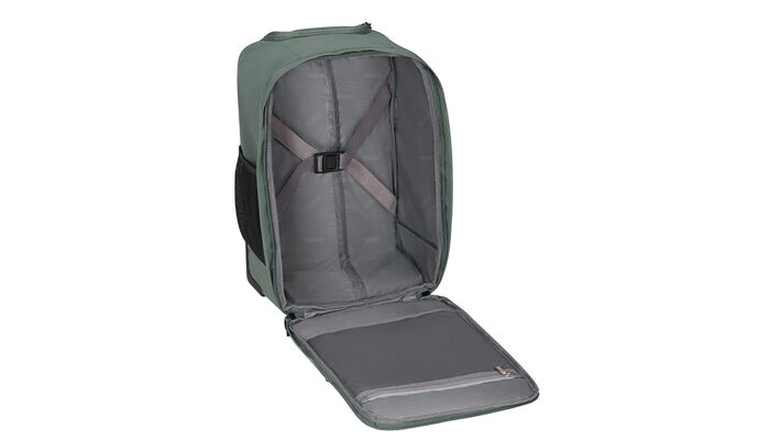 priehradka na oblečenie s krížovými popruhmi