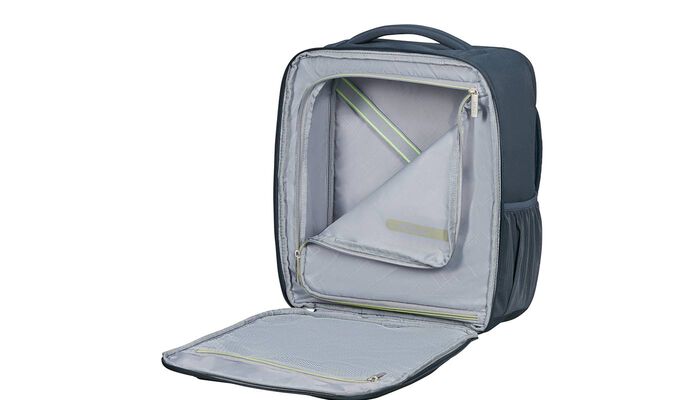 priehradka na oblečenie s krížovými popruhmi