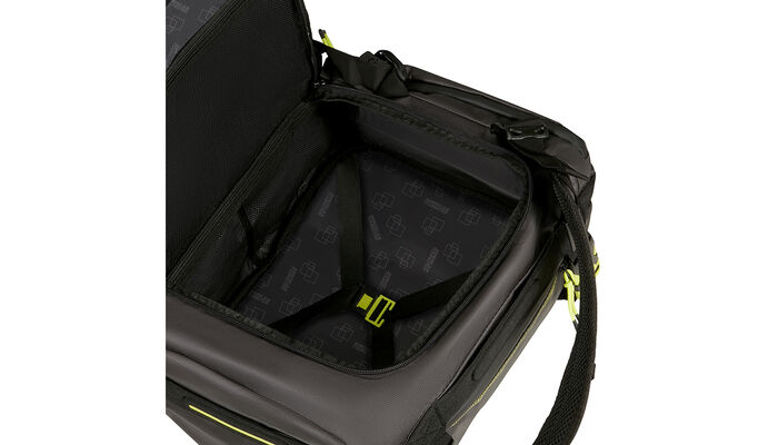 priehradka na oblečenie s krížovými popruhmi