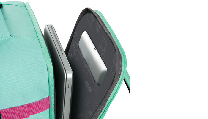 Vyhradená priehradka na notebook 15,6"