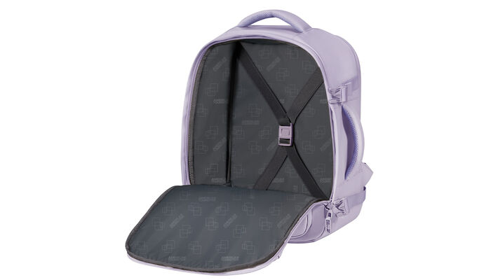 priehradka na oblečenie s krížovými popruhmi