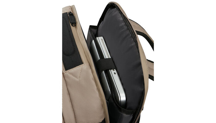 Vyhradená priehradka na notebook 15,6"