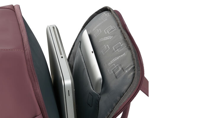 Vyhradená priehradka na notebook 15,6"