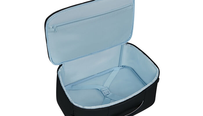 priehradka na oblečenie s krížovými popruhmi