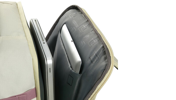 Vyhradená priehradka na notebook 15,6"