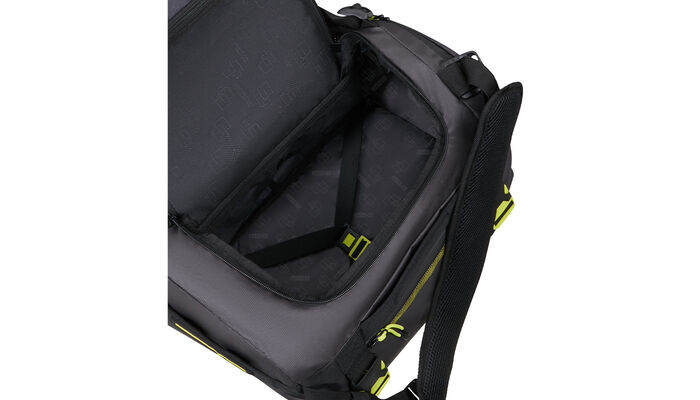 priehradka na oblečenie s krížovými popruhmi