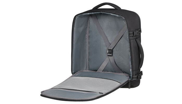 priehradka na oblečenie s krížovými popruhmi