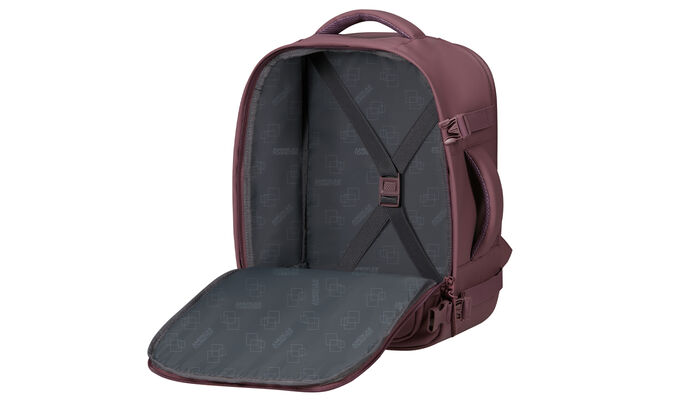 priehradka na oblečenie s krížovými popruhmi