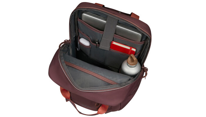 Vyhradená priehradka na notebook 15.6"
