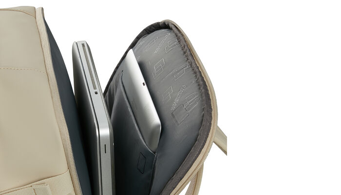 Vyhradená priehradka na notebook 15,6"