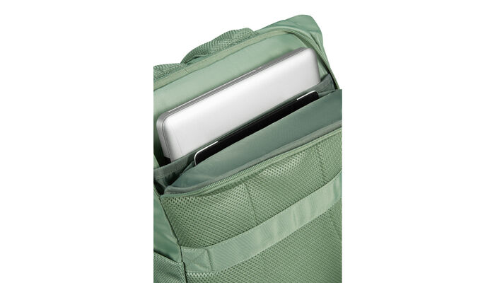 Oddelená priehradka na notebook a tablet