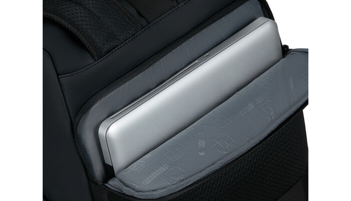 Vyhradená priehradka na notebook 15,6"