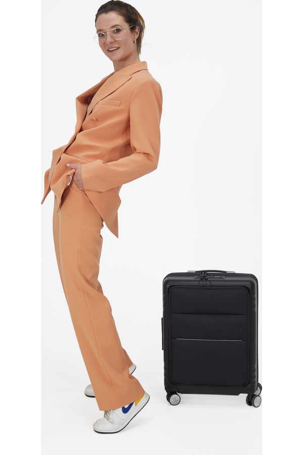 American Tourister Hello Cabin Spinner TSA 55cm  &Oacute;nyxov&aacute; čierna