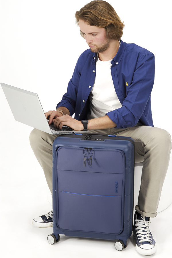 American Tourister Hello Cabin Spinner TSA 55cm  Skutočná námornícka American Tourister Hello Cabin Spinner TSA 55cm  Skutočná námornícka