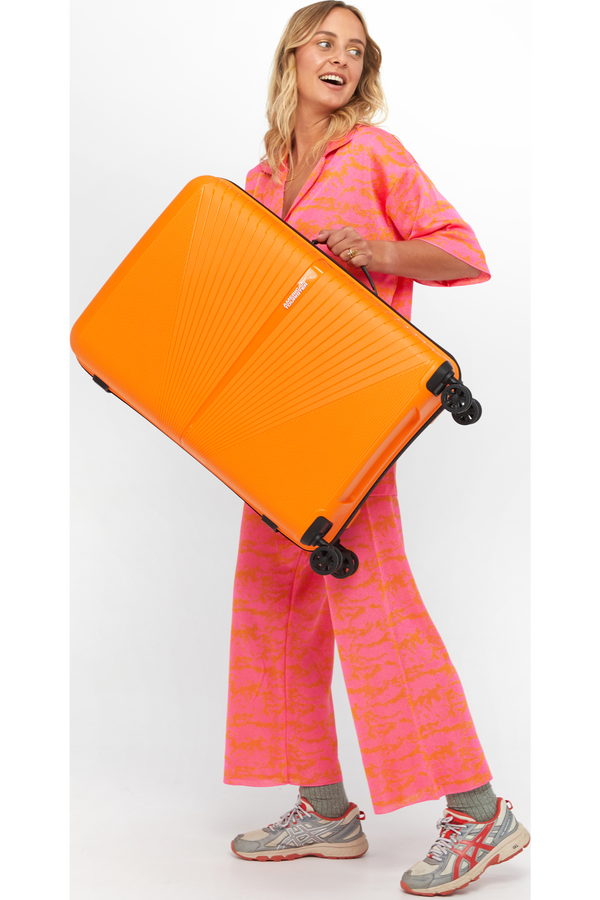 American Tourister Airconic Spinner 67cm  Mango Orange