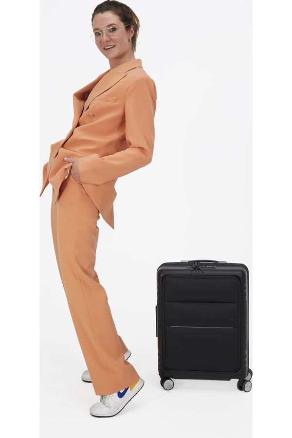 American Tourister Hello Cabin Spinner TSA 55cm  Ónyxová čierna